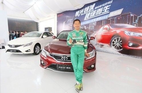 被封为“Drift King”的知名车手——土屋圭市先生